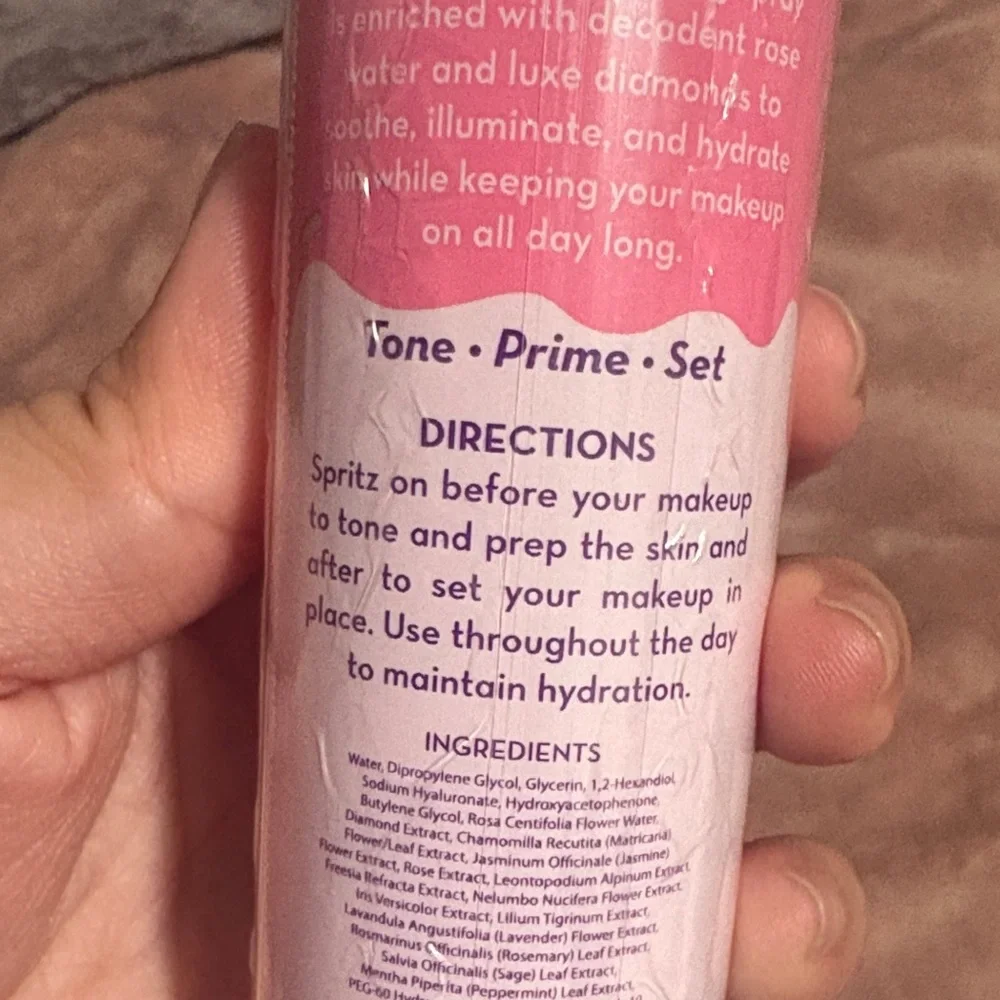 Hello Kitty setting and priming spray